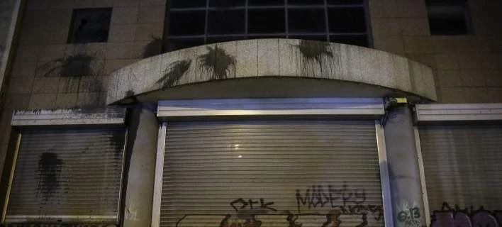 Η επίθεση του Ρουβίκωνα στο υπουργείο Υποδομών (βίντεο)